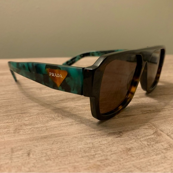 Prada sunglasses - Picture 1 of 4
